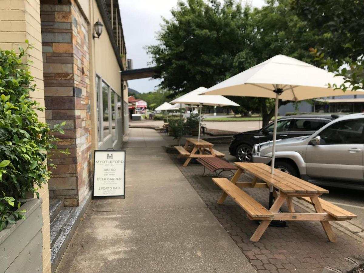 Myrtleford Hotel Экстерьер фото