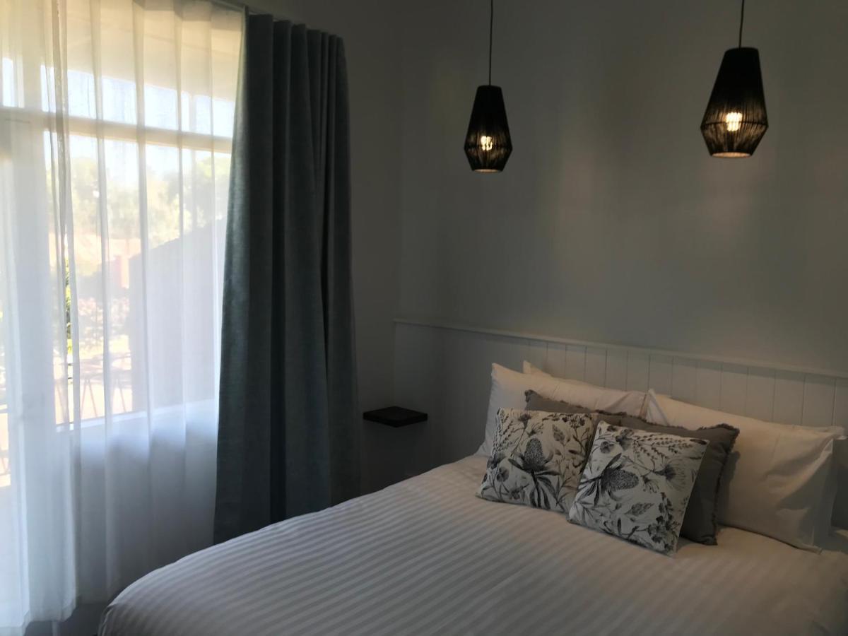 Myrtleford Hotel Экстерьер фото