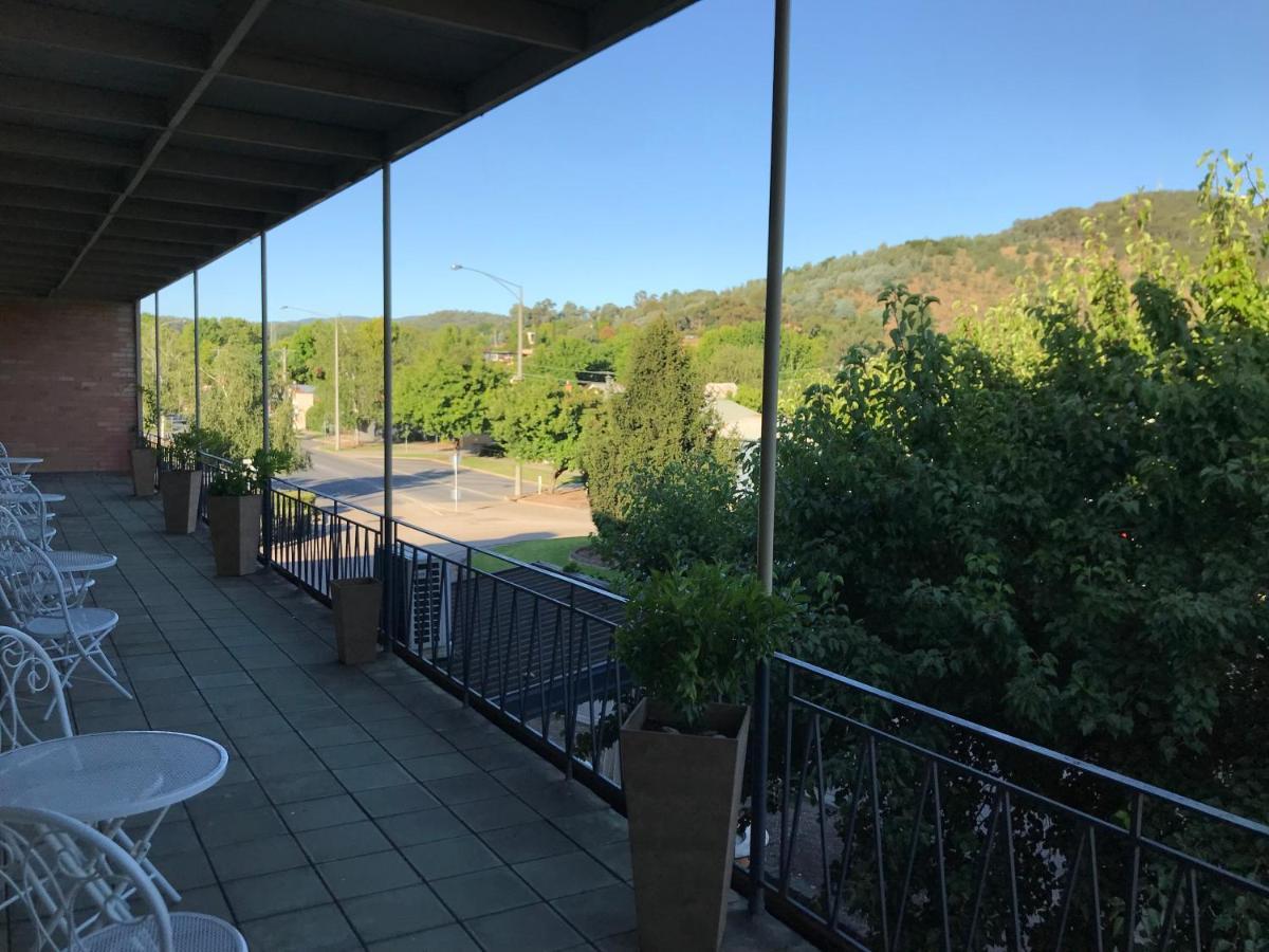 Myrtleford Hotel Экстерьер фото