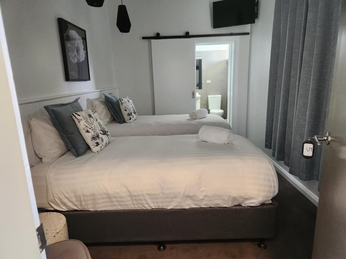 Myrtleford Hotel Экстерьер фото